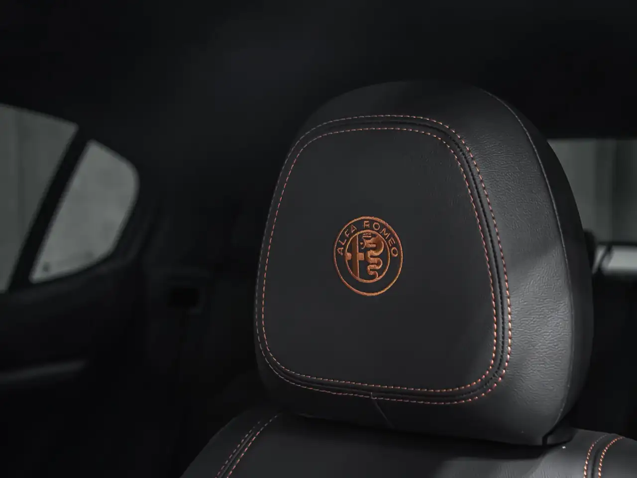 Alfa Romeo Stelvio снимка Alfa Romeo Stelvio