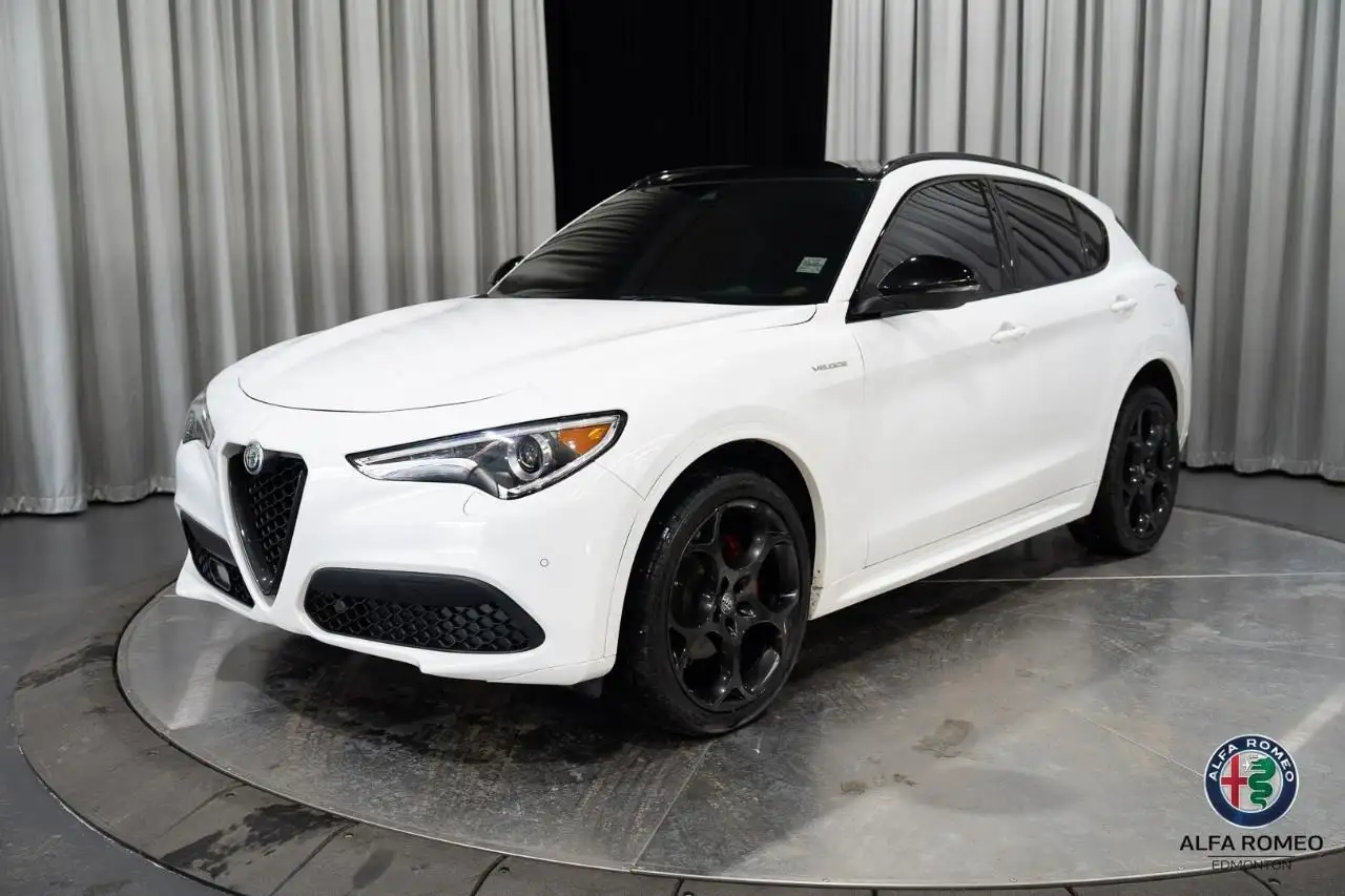 Alfa Romeo Stelvio снимка Alfa Romeo Stelvio
