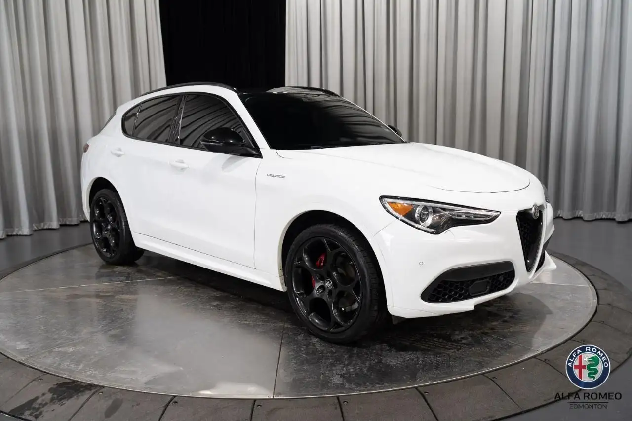 Alfa Romeo Stelvio снимка Alfa Romeo Stelvio