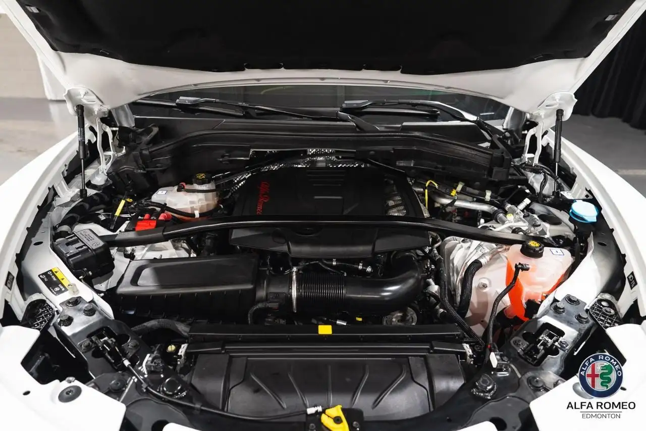 Alfa Romeo Stelvio снимка Alfa Romeo Stelvio