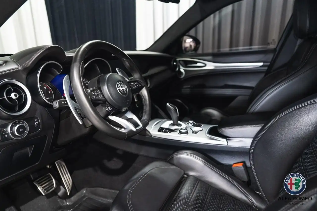 Alfa Romeo Stelvio снимка Alfa Romeo Stelvio