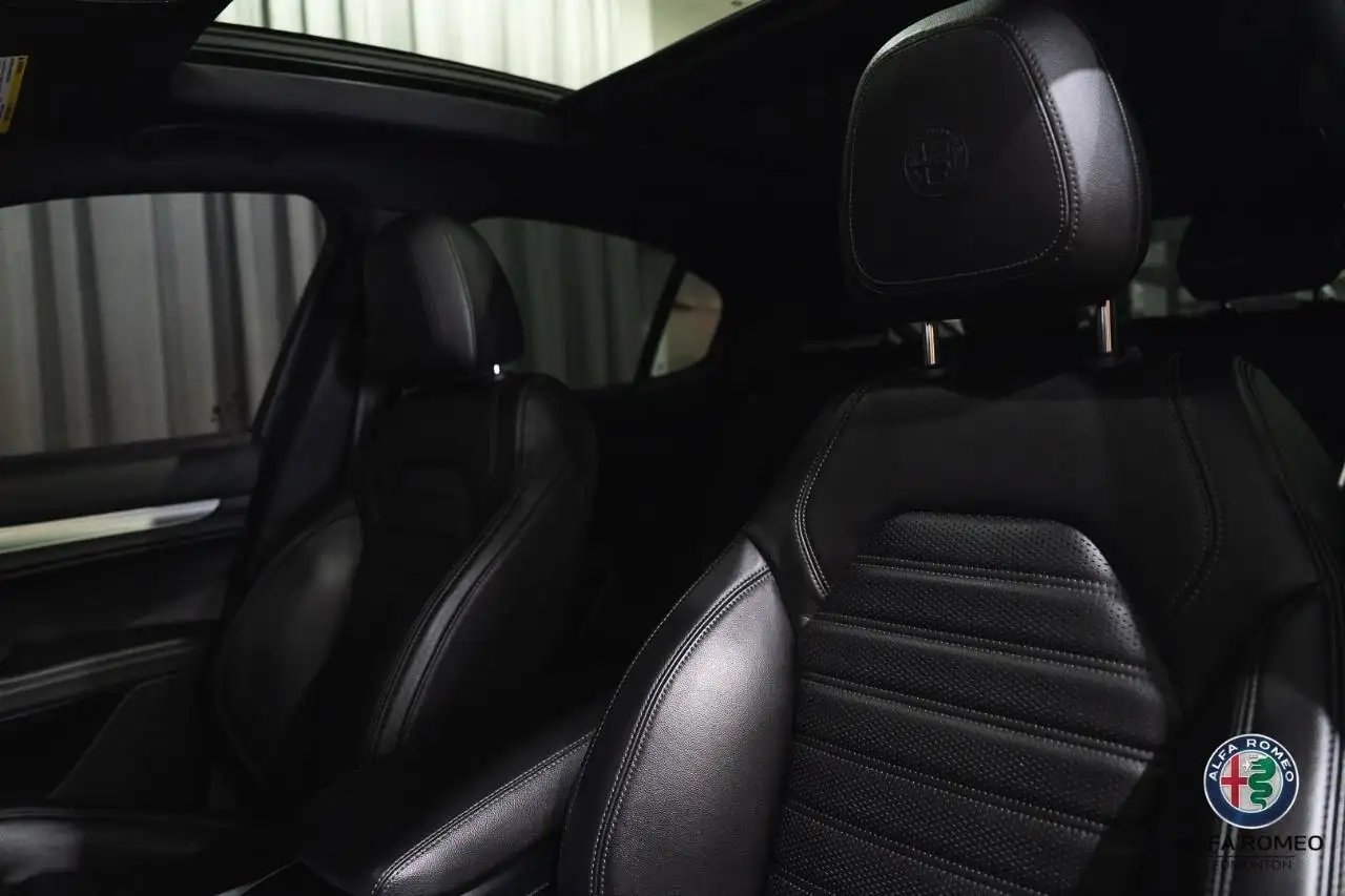 Alfa Romeo Stelvio снимка Alfa Romeo Stelvio