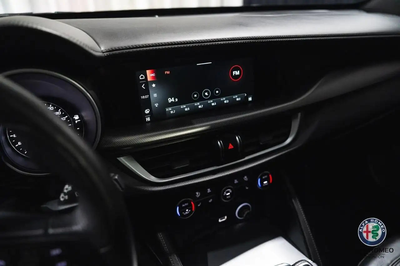 Alfa Romeo Stelvio снимка Alfa Romeo Stelvio