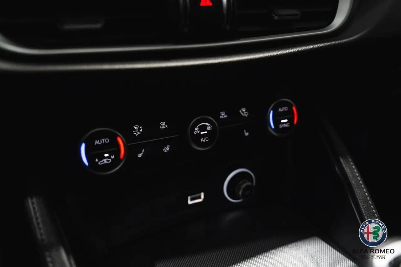 Alfa Romeo Stelvio снимка Alfa Romeo Stelvio