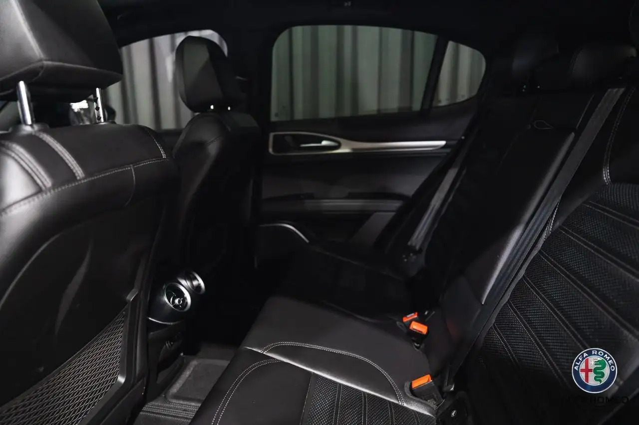Alfa Romeo Stelvio снимка Alfa Romeo Stelvio