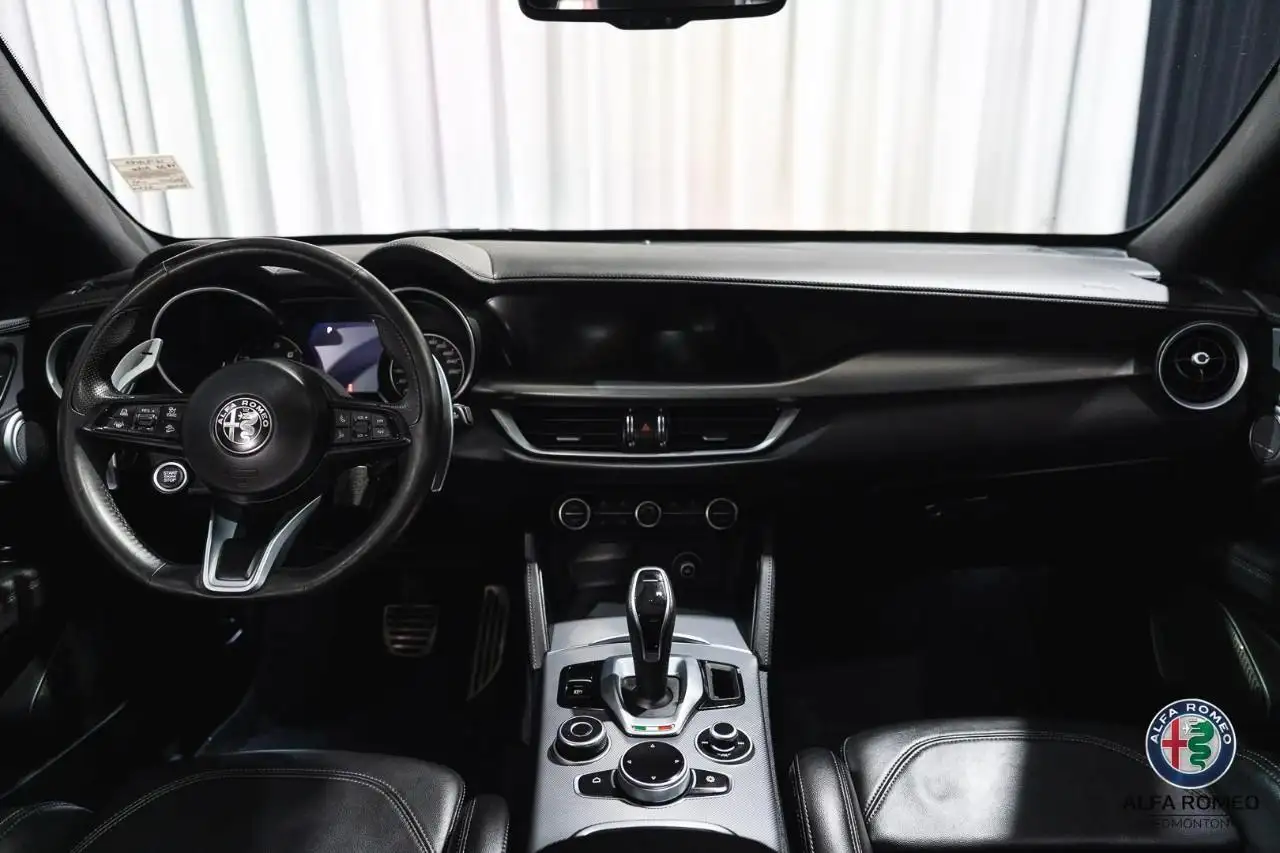 Alfa Romeo Stelvio снимка Alfa Romeo Stelvio