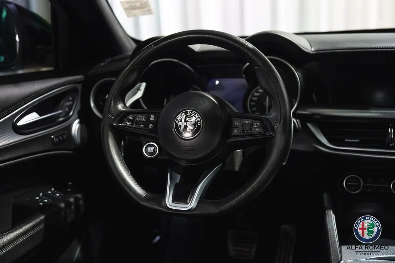 Alfa Romeo Stelvio снимка Alfa Romeo Stelvio