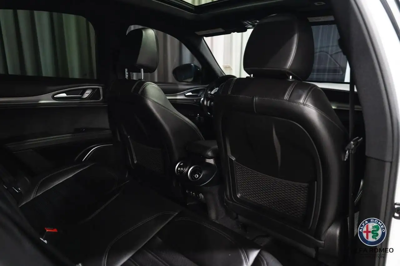 Alfa Romeo Stelvio снимка Alfa Romeo Stelvio