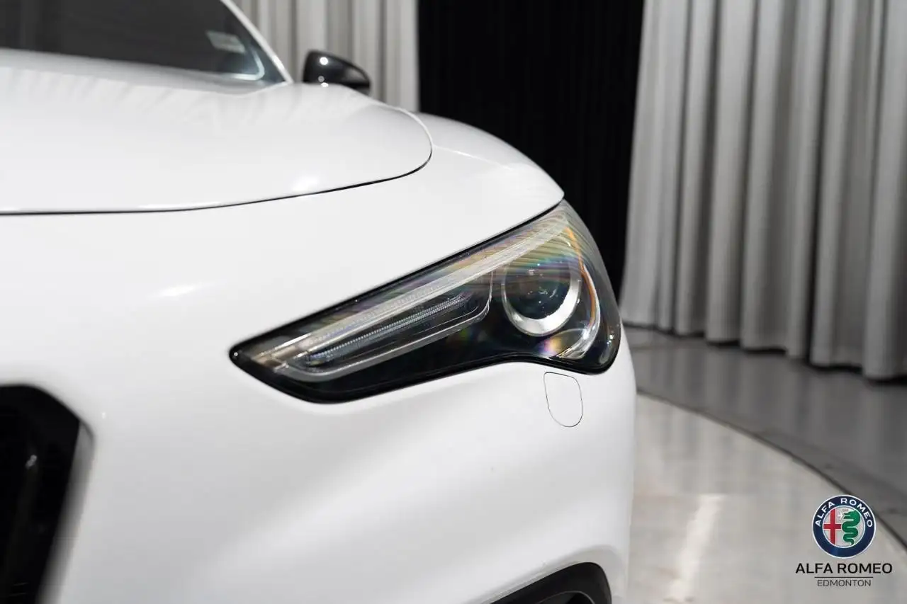 Alfa Romeo Stelvio снимка Alfa Romeo Stelvio