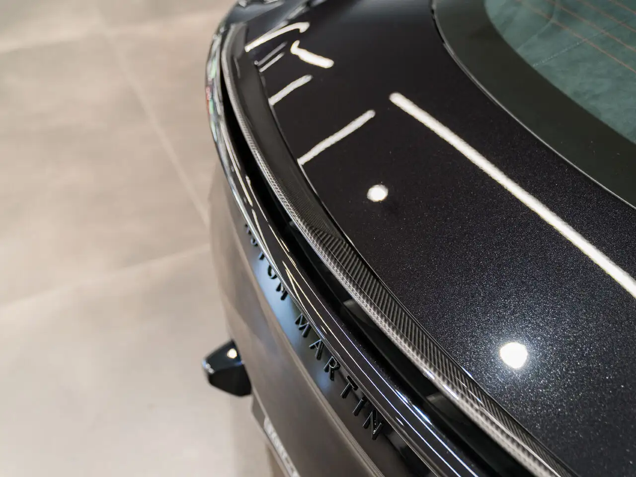 Aston Martin DBS снимка Aston Martin DBS