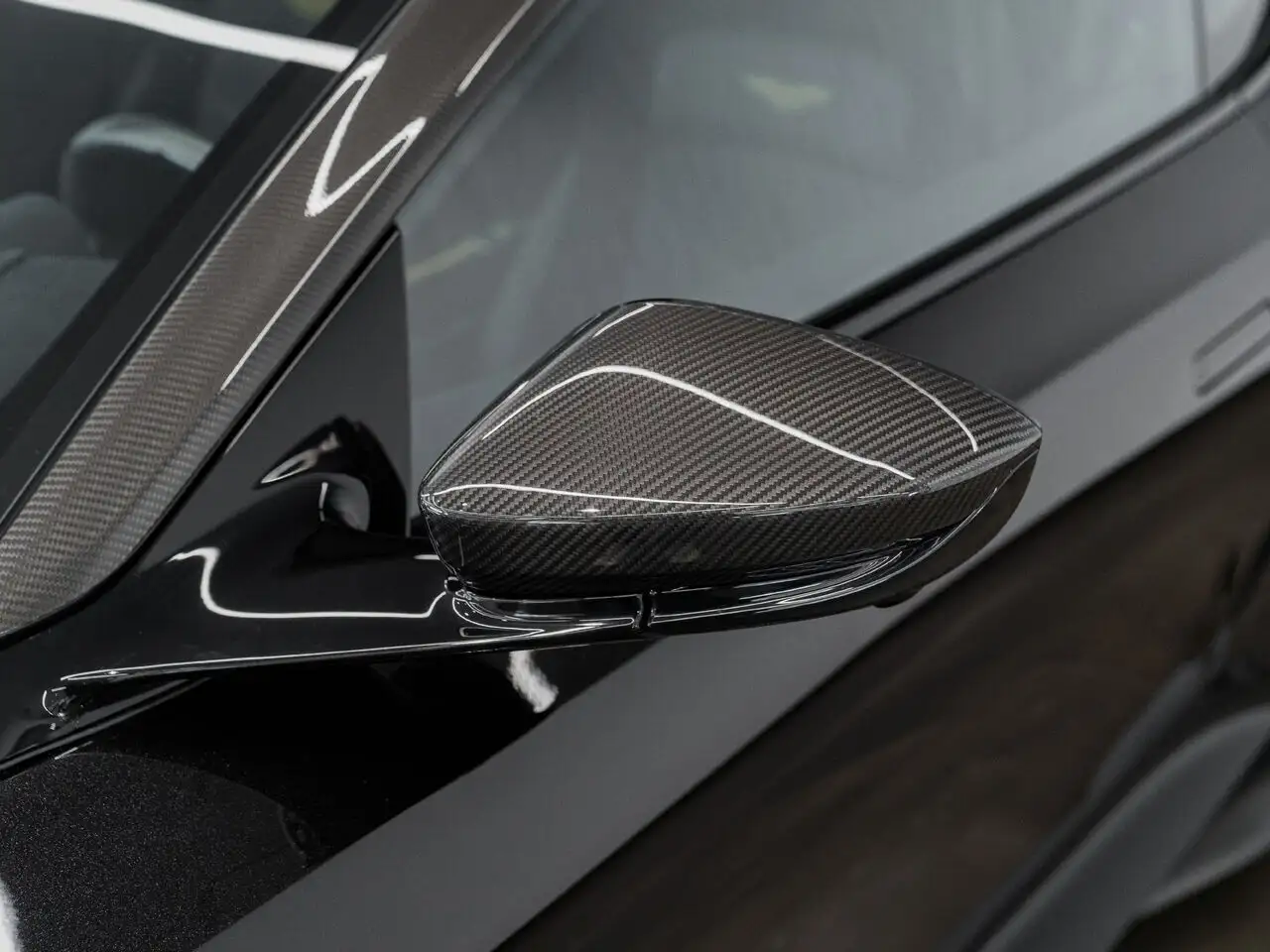 Aston Martin DBS снимка Aston Martin DBS