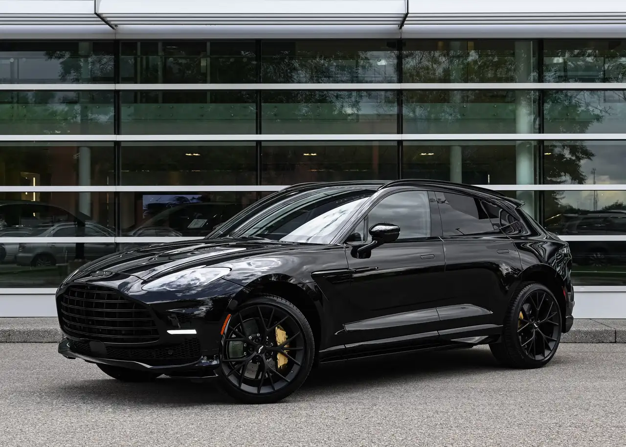 Aston Martin DBX снимка Aston Martin DBX