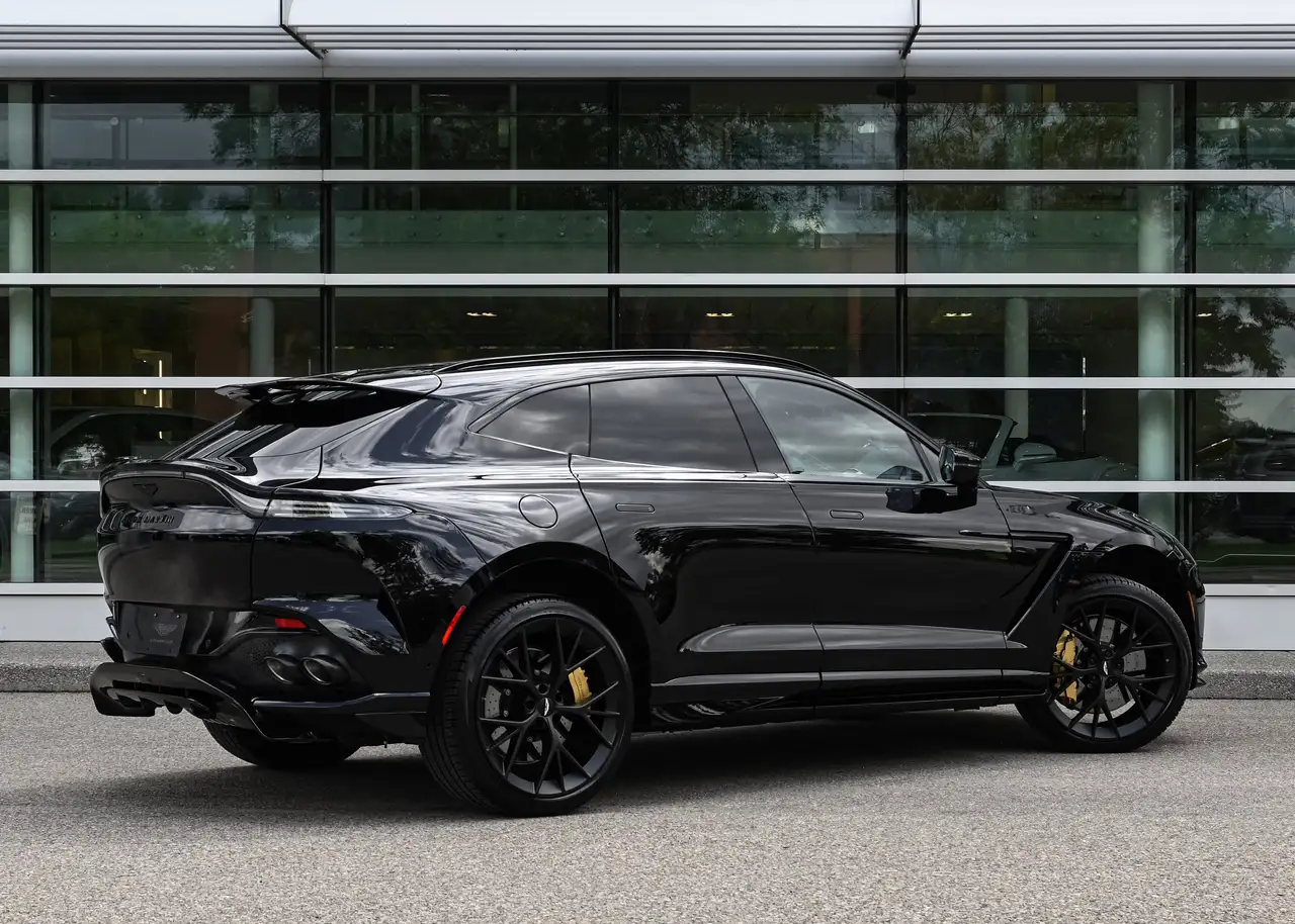 Aston Martin DBX снимка Aston Martin DBX