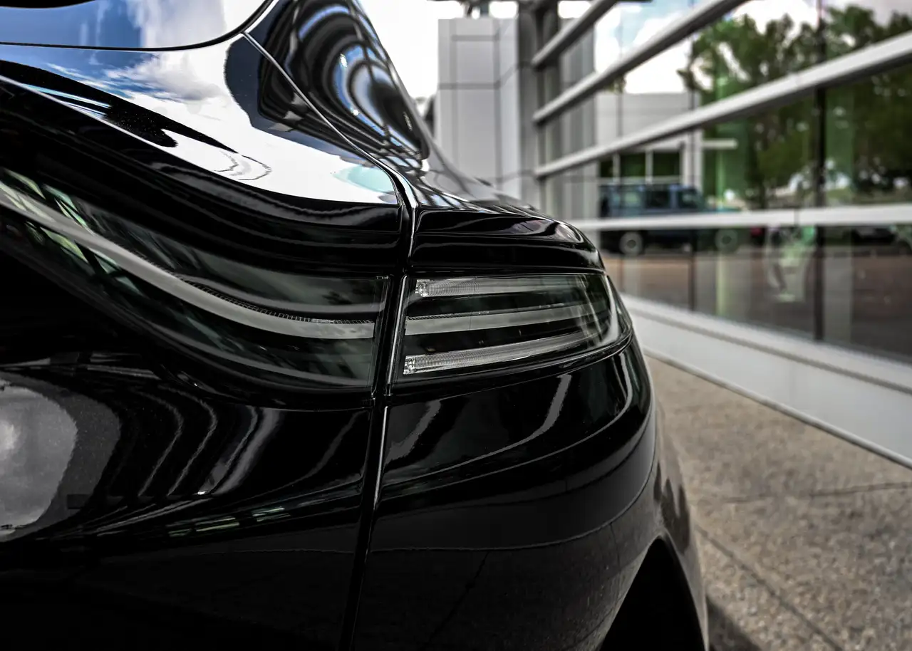 Aston Martin DBX снимка Aston Martin DBX