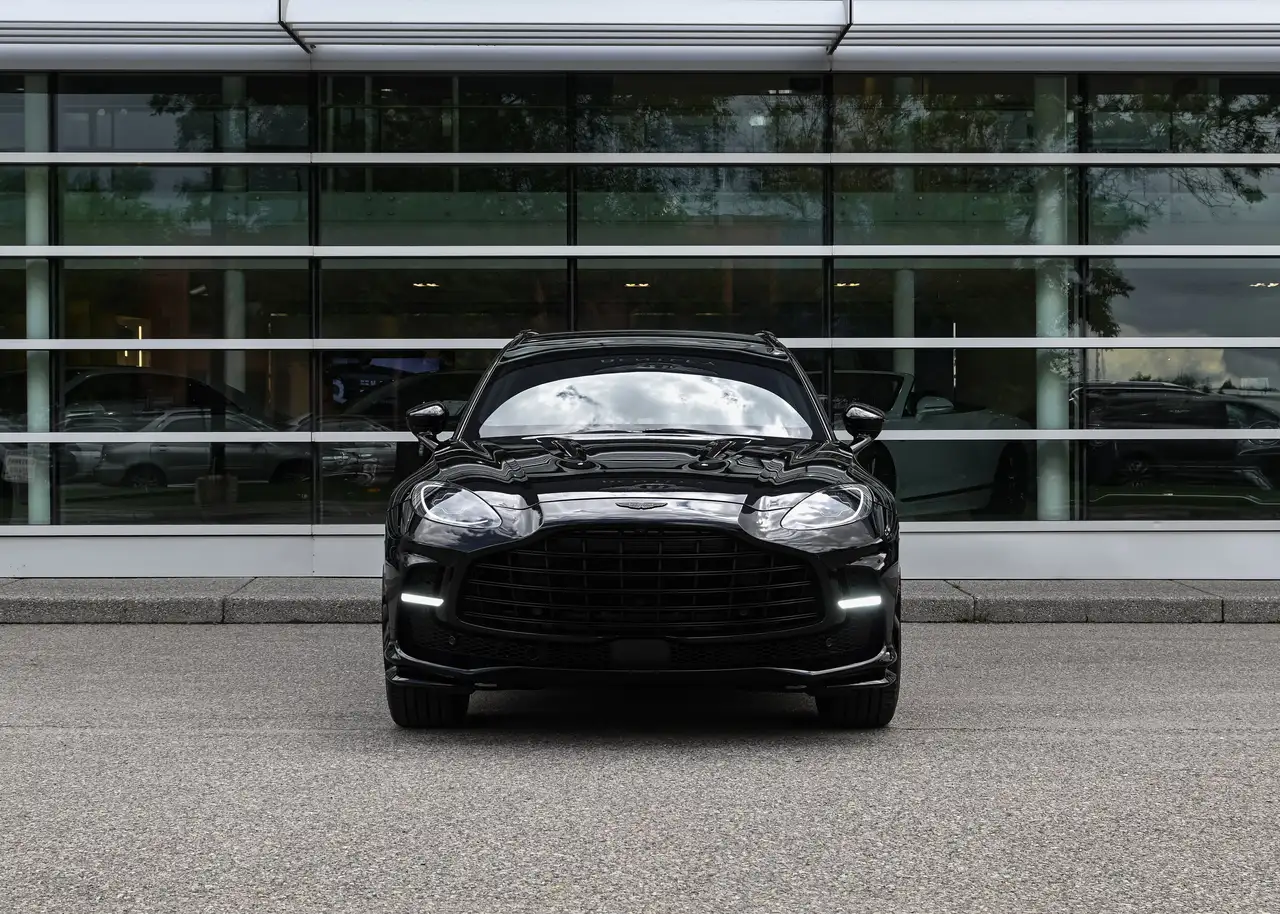 Aston Martin DBX снимка Aston Martin DBX