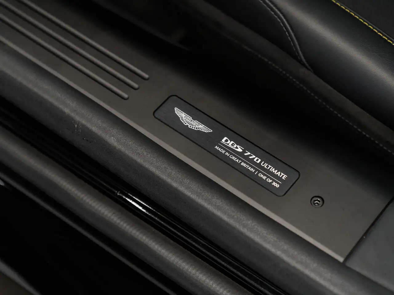 Aston Martin DBS снимка Aston Martin DBS