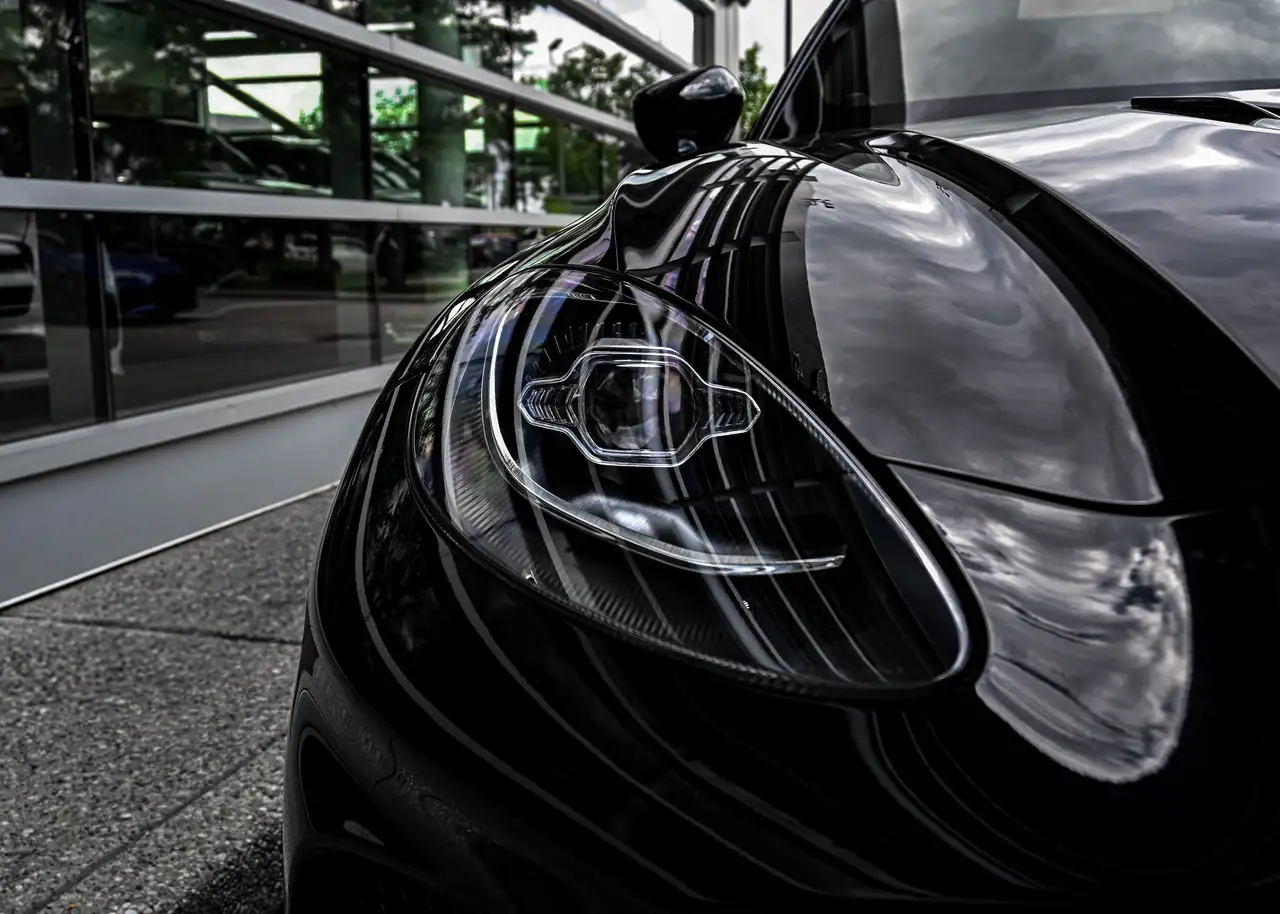 Aston Martin DBX снимка Aston Martin DBX