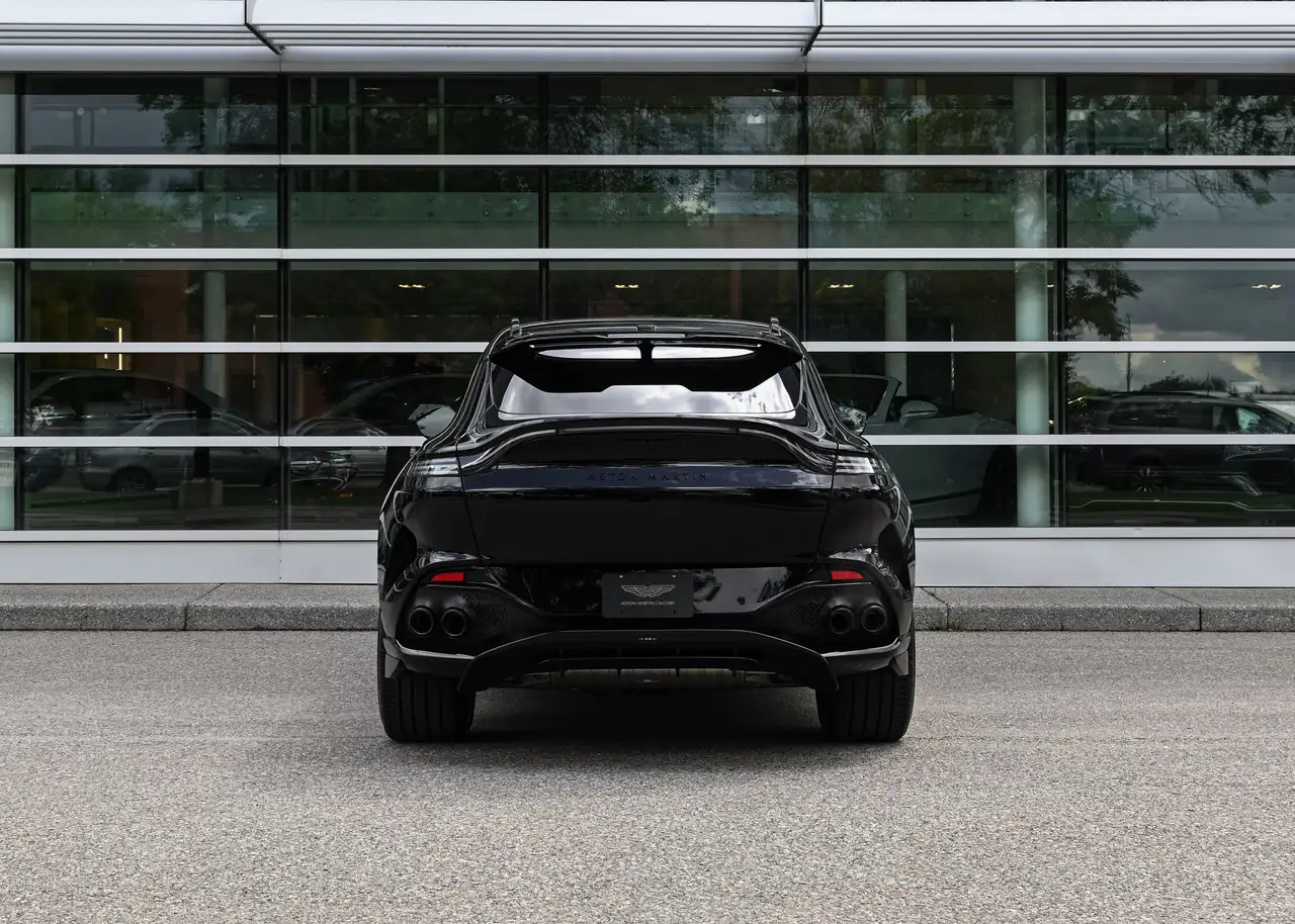 Aston Martin DBX снимка Aston Martin DBX