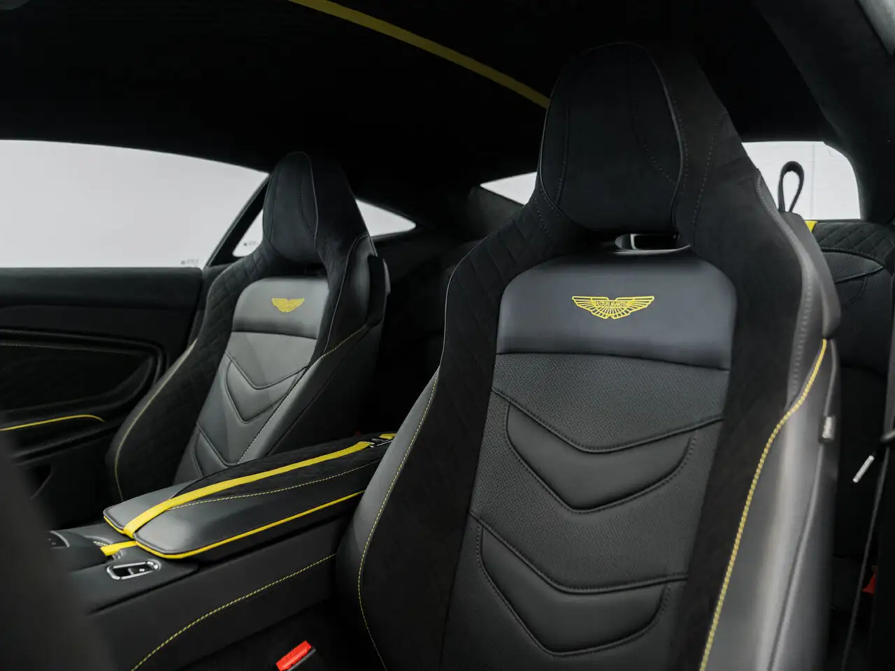 Aston Martin DBS снимка Aston Martin DBS