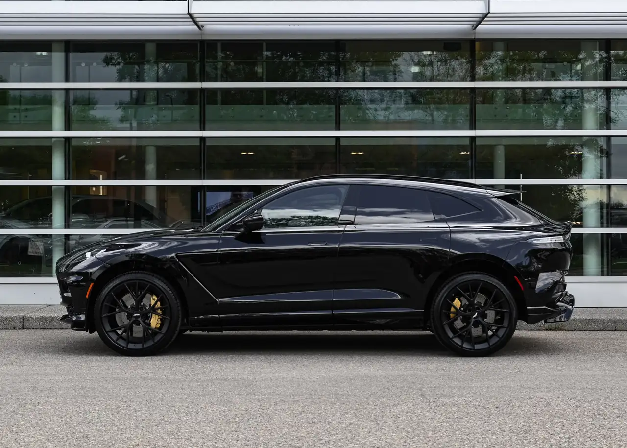 Aston Martin DBX снимка Aston Martin DBX