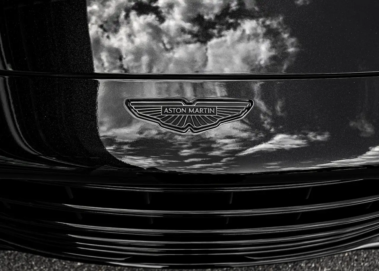 Aston Martin DBX снимка Aston Martin DBX