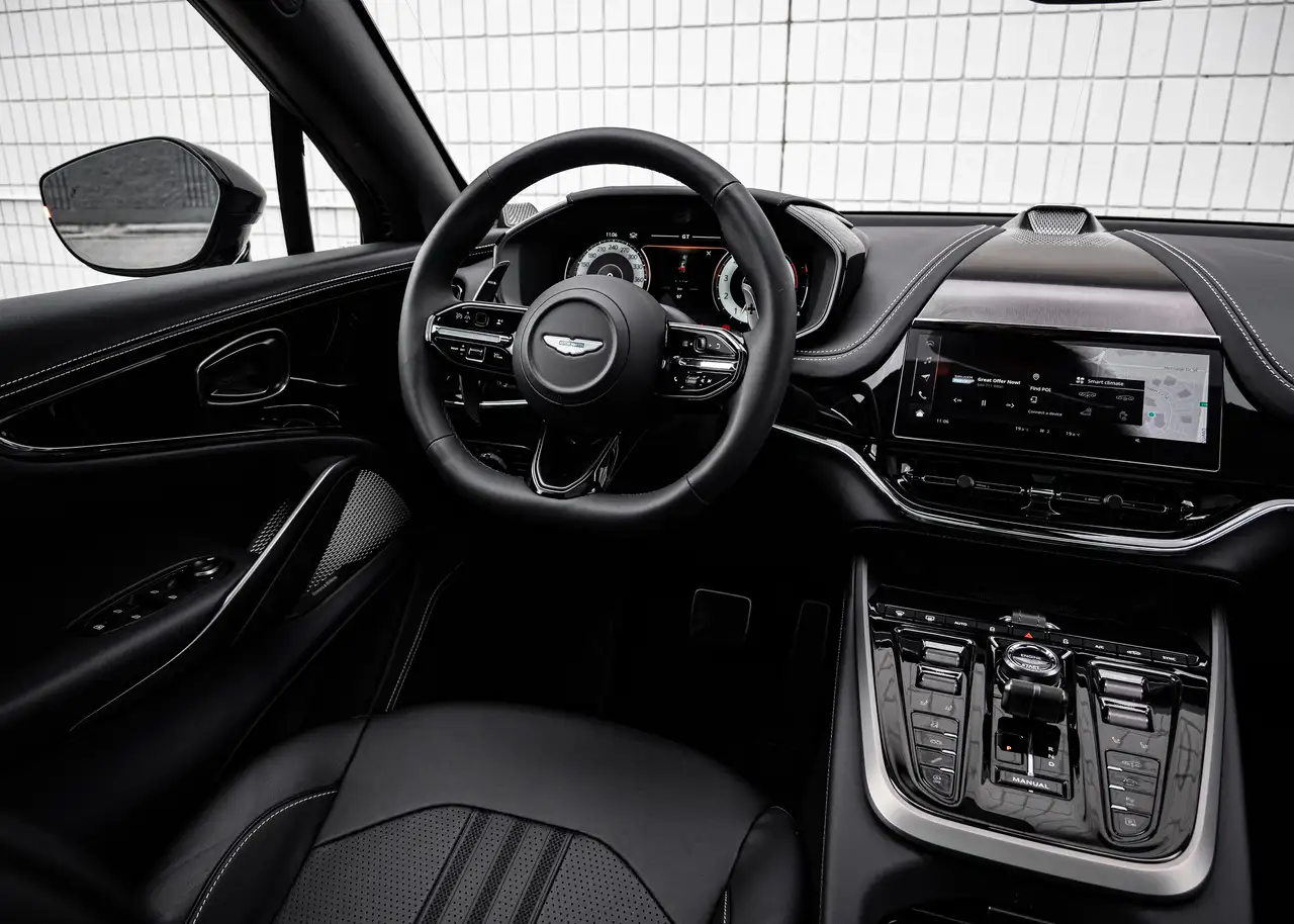 Aston Martin DBX снимка Aston Martin DBX