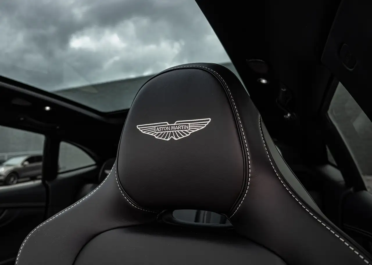 Aston Martin DBX снимка Aston Martin DBX