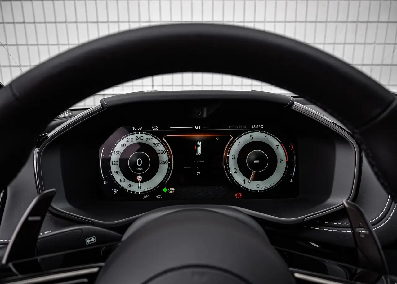 Aston Martin DBX снимка Aston Martin DBX