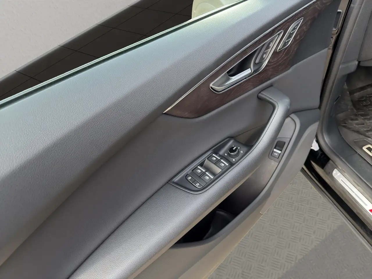 Audi Q8 снимка Audi Q8