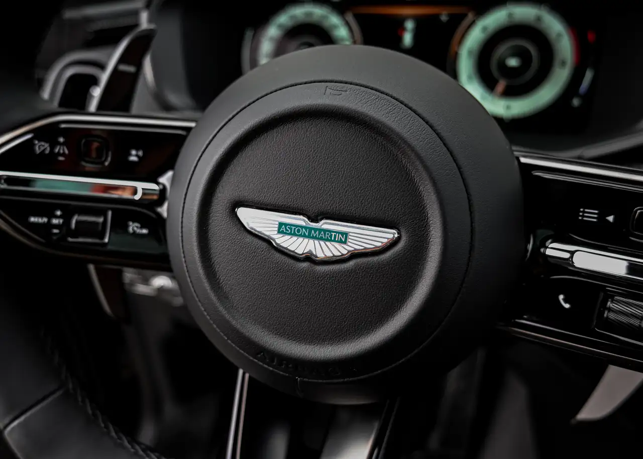 Aston Martin DBX снимка Aston Martin DBX