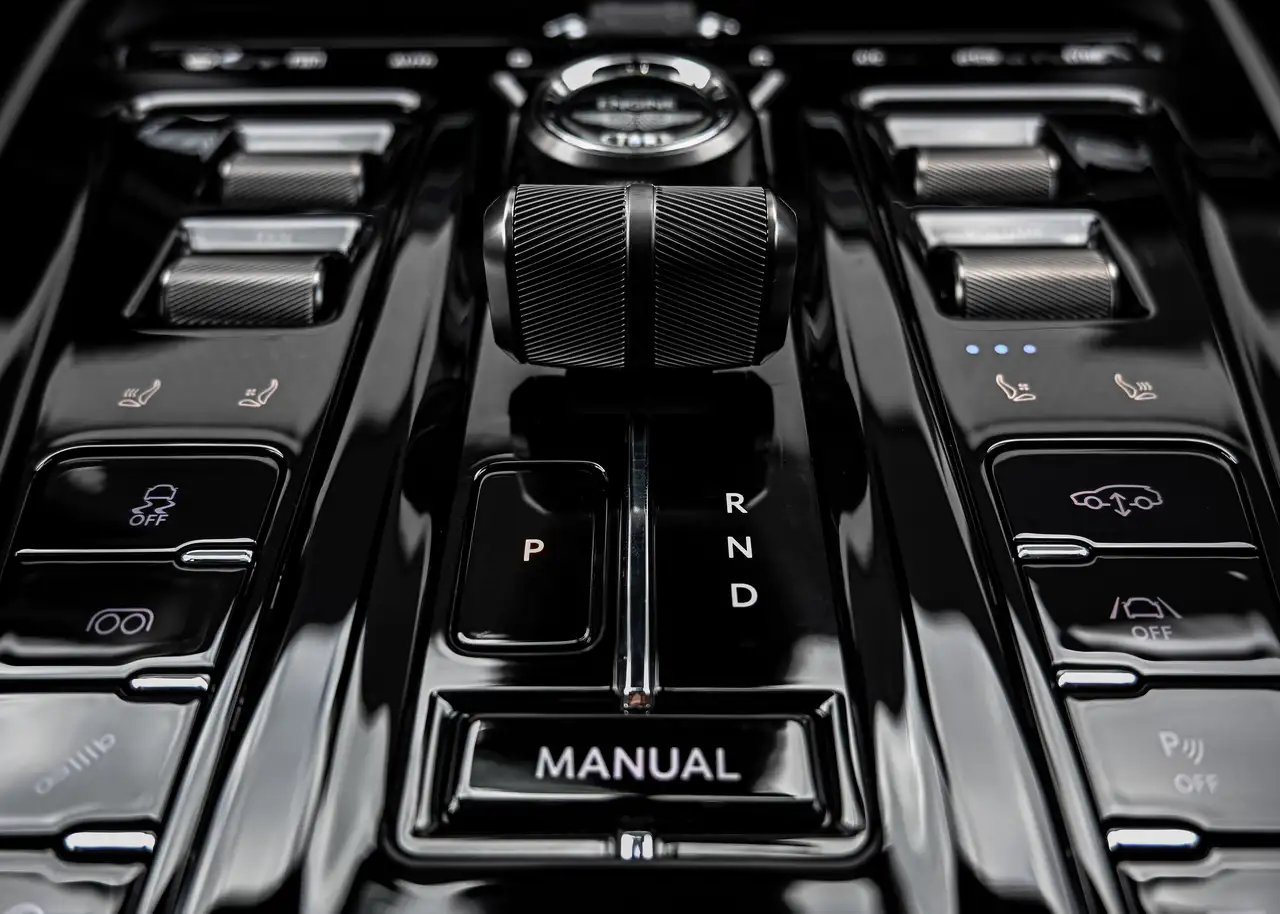 Aston Martin DBX снимка Aston Martin DBX