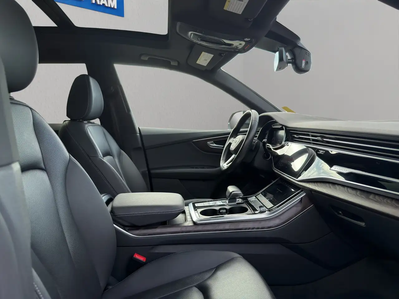 Audi Q8 снимка Audi Q8
