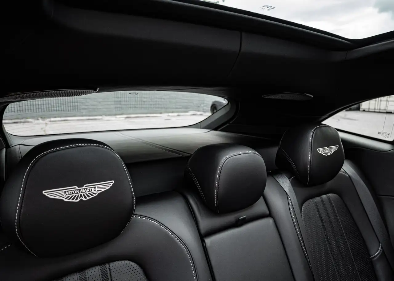 Aston Martin DBX снимка Aston Martin DBX