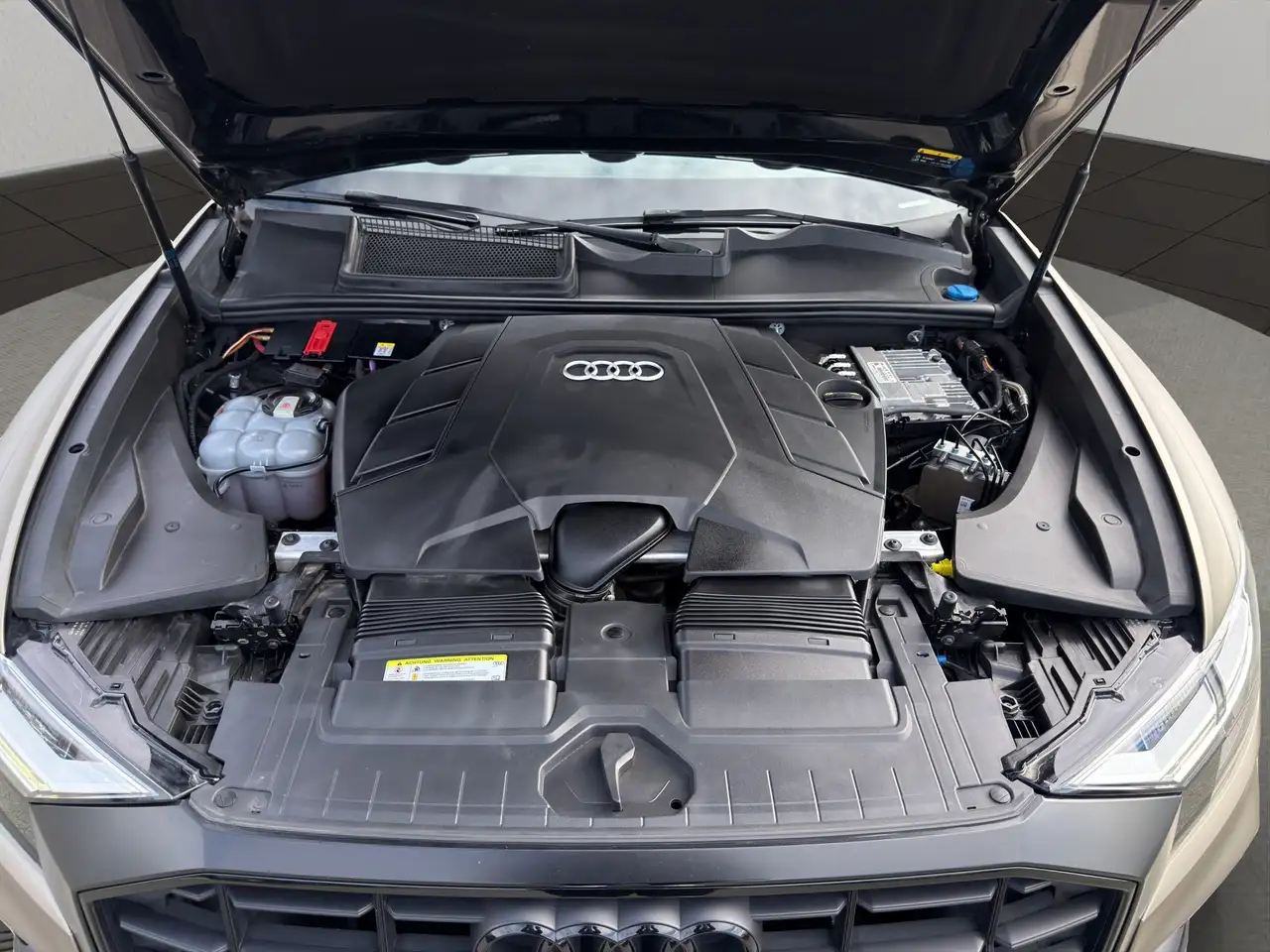 Audi Q8 снимка Audi Q8