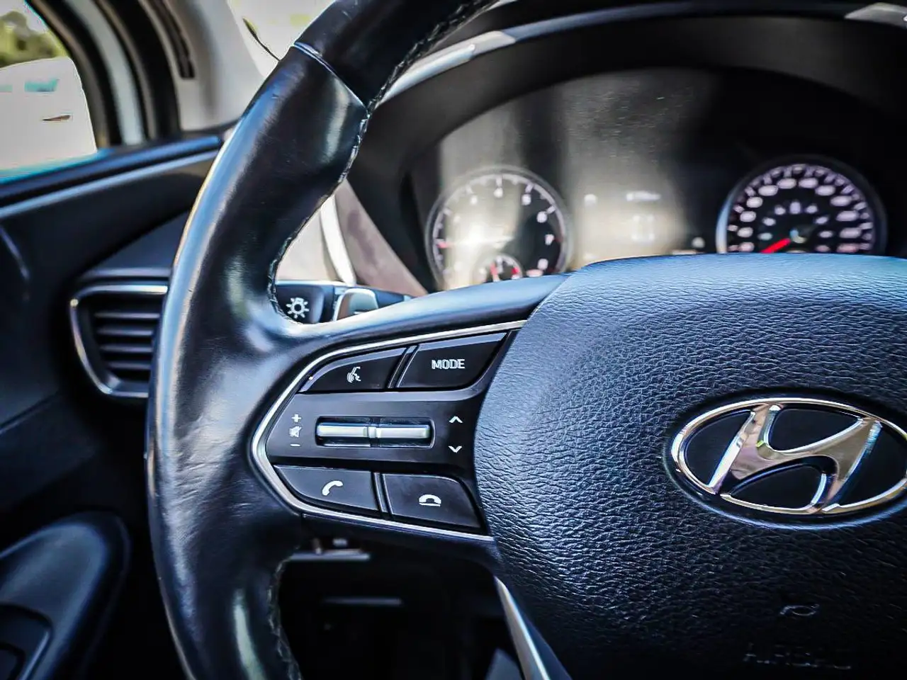 Hyundai SANTA FE photo Hyundai SANTA FE
