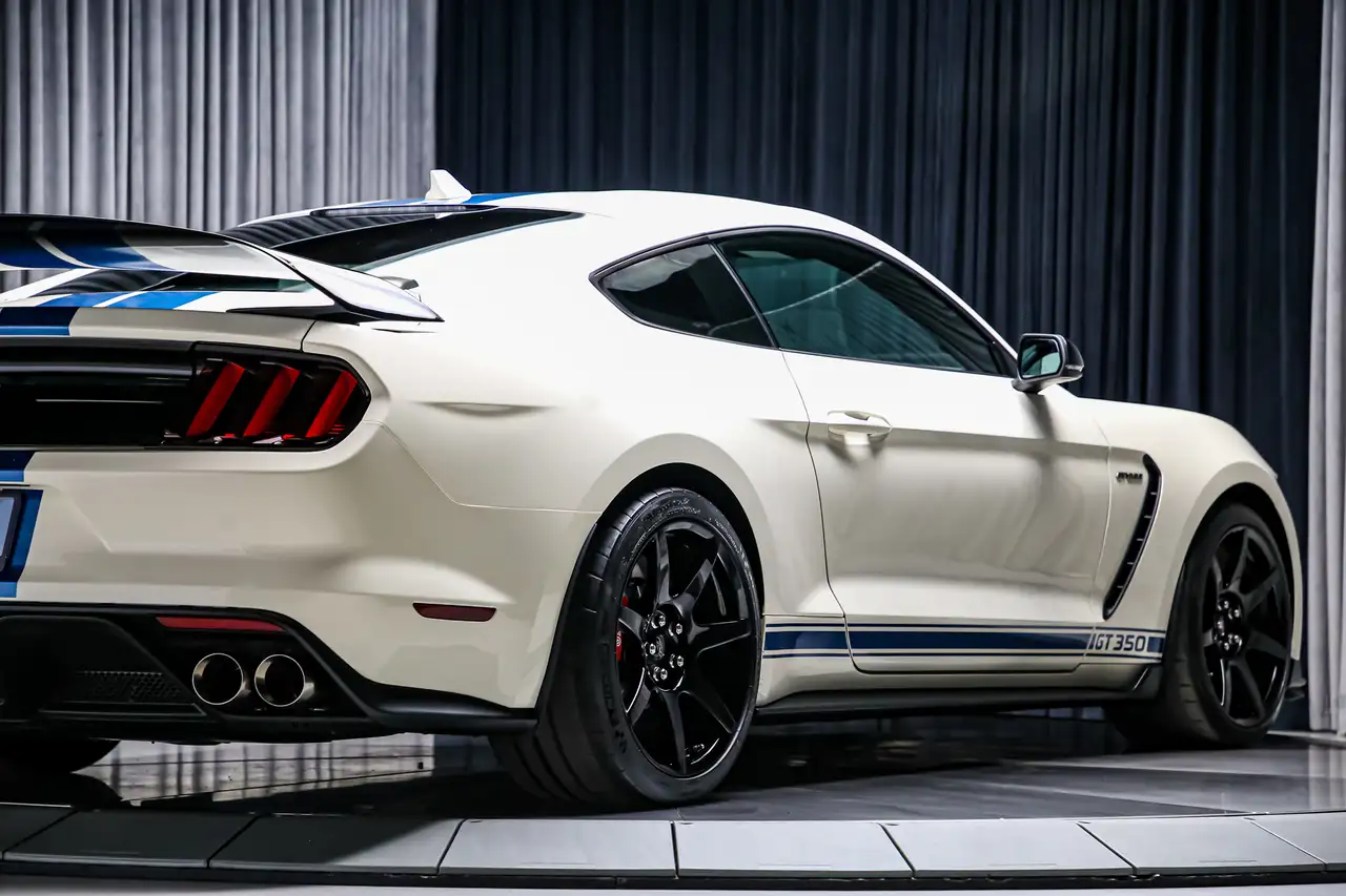 Ford Mustang снимка Ford Mustang