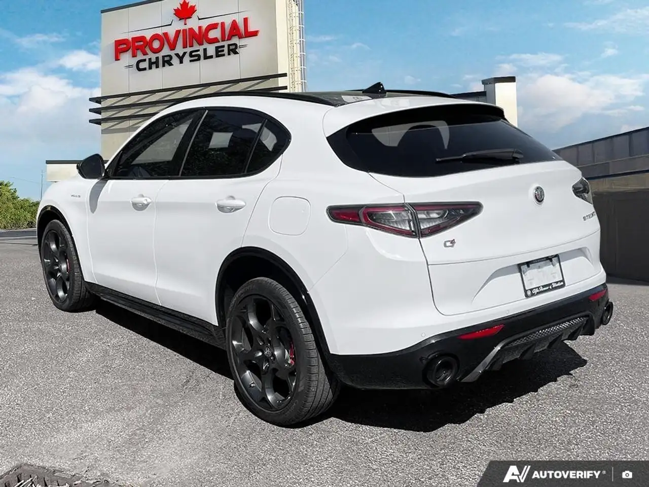 Alfa Romeo Stelvio снимка Alfa Romeo Stelvio