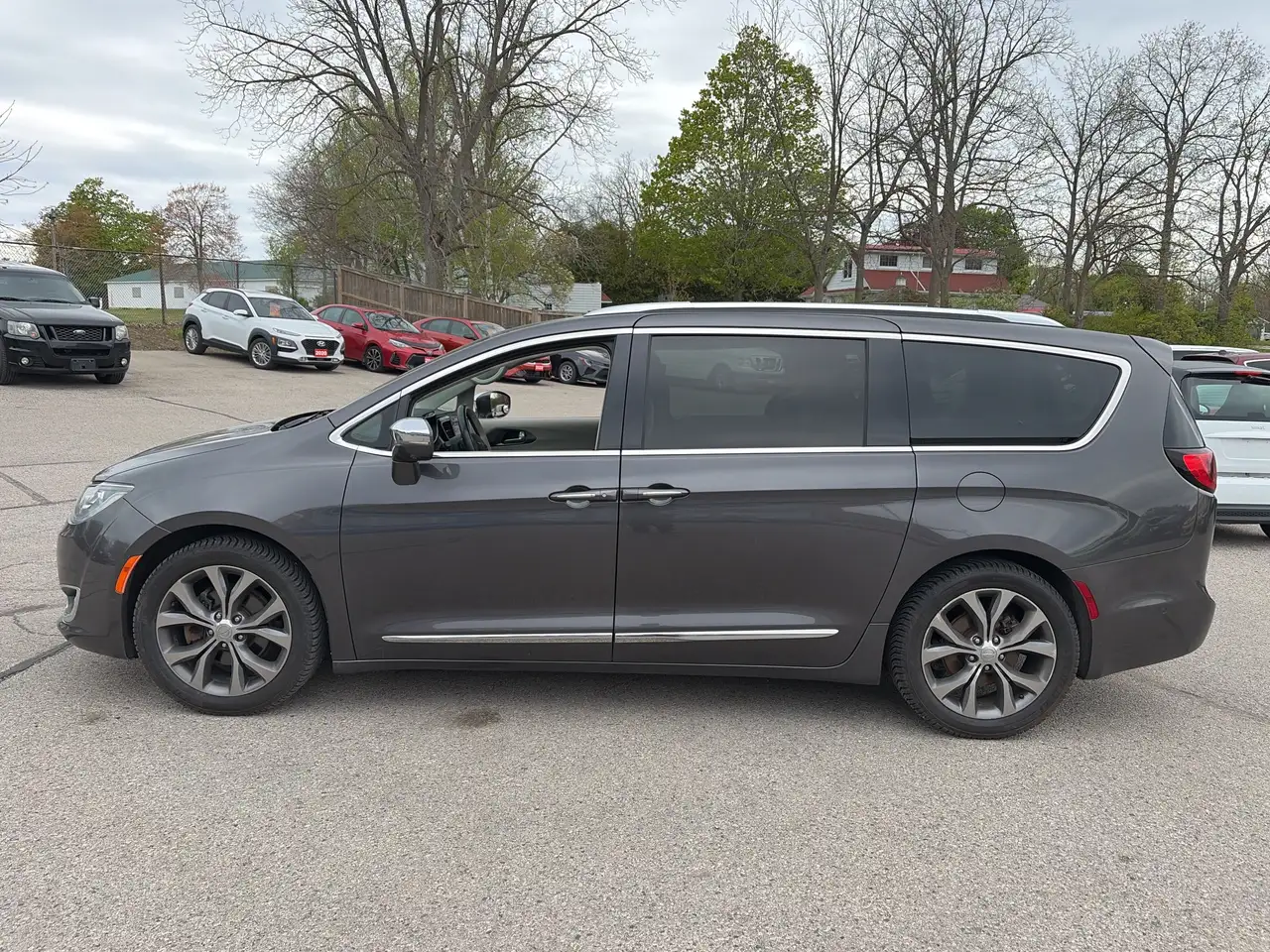 Chrysler Pacifica снимка Chrysler Pacifica