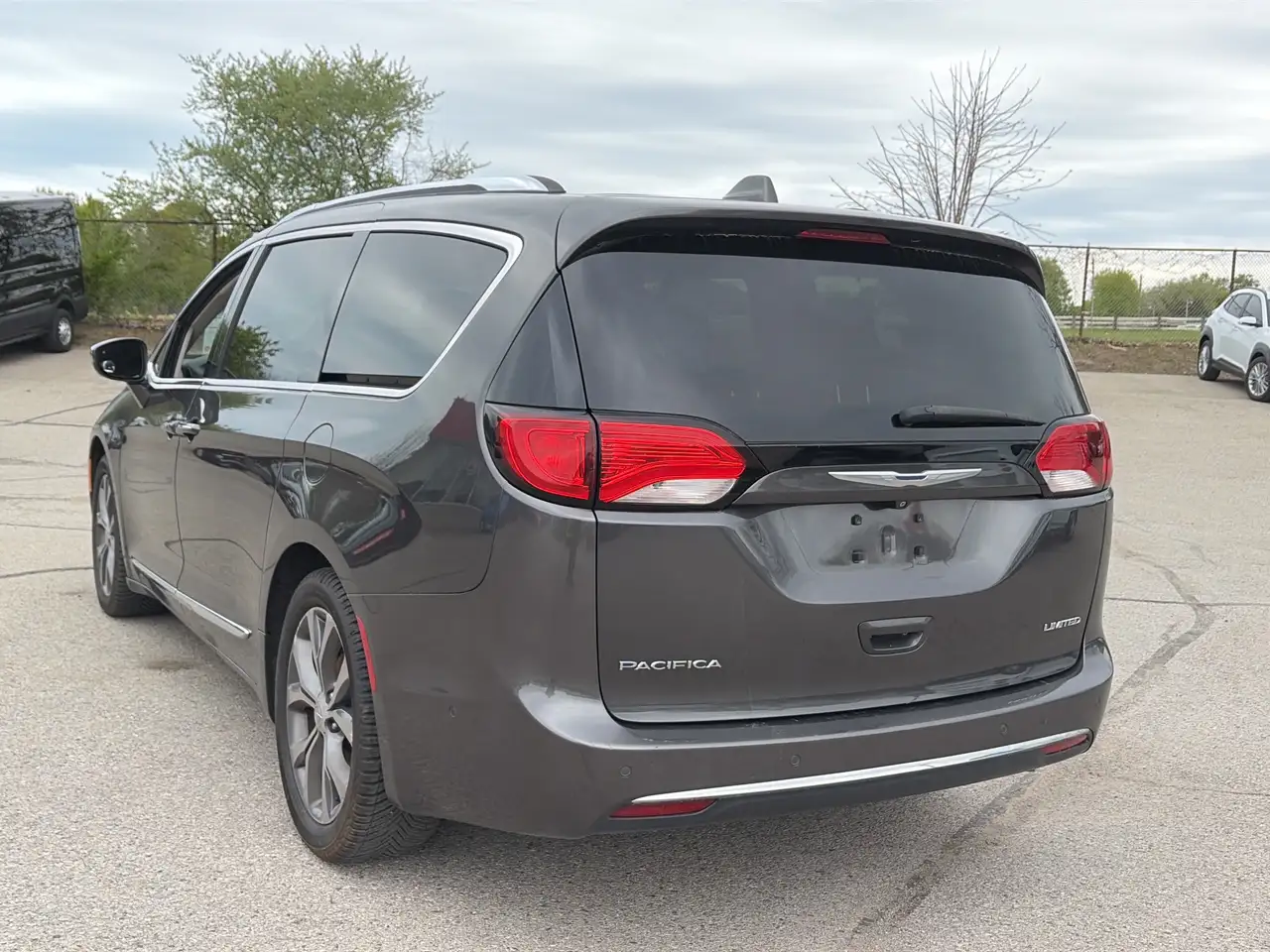 Chrysler Pacifica снимка Chrysler Pacifica