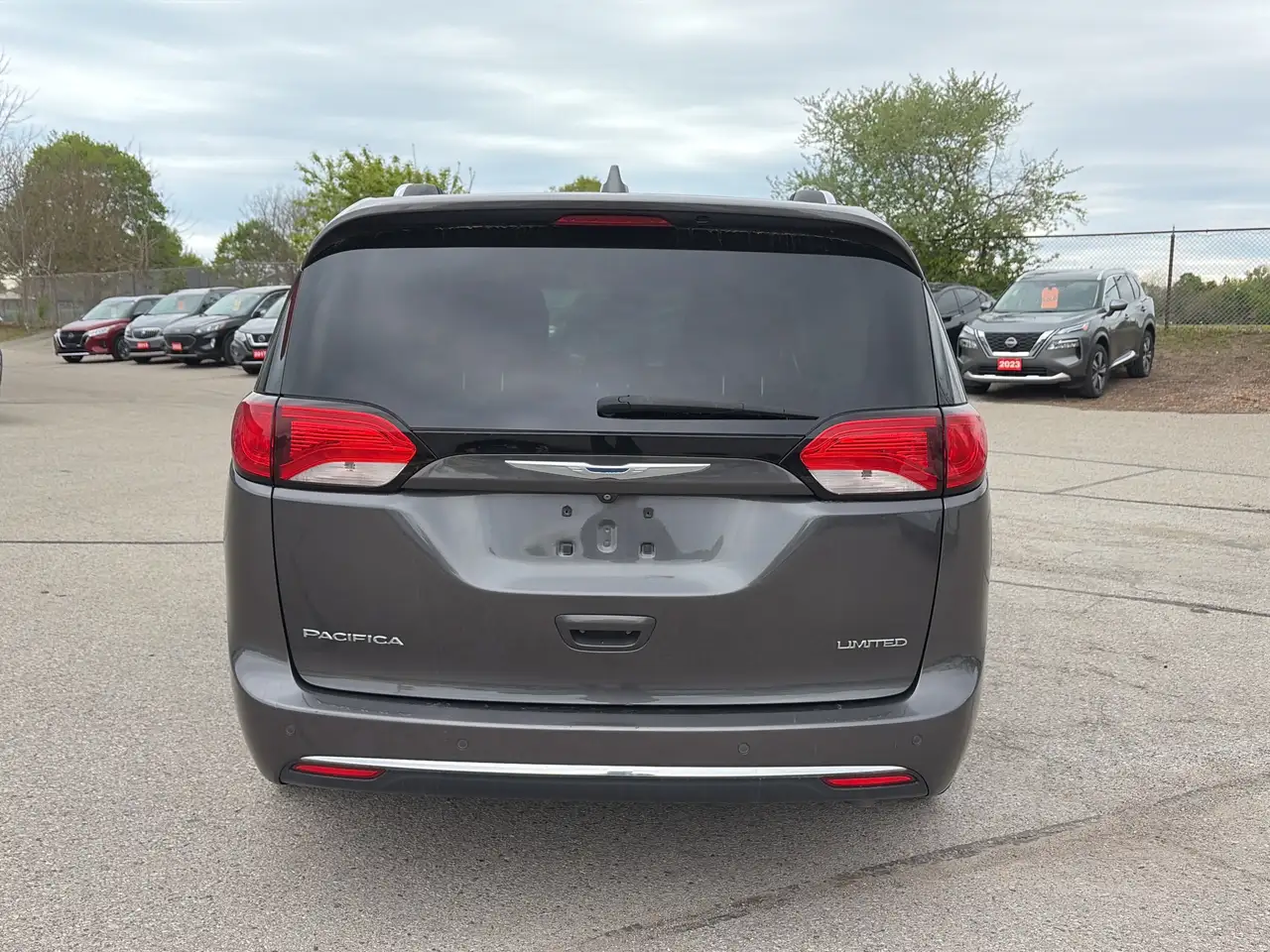Chrysler Pacifica снимка Chrysler Pacifica