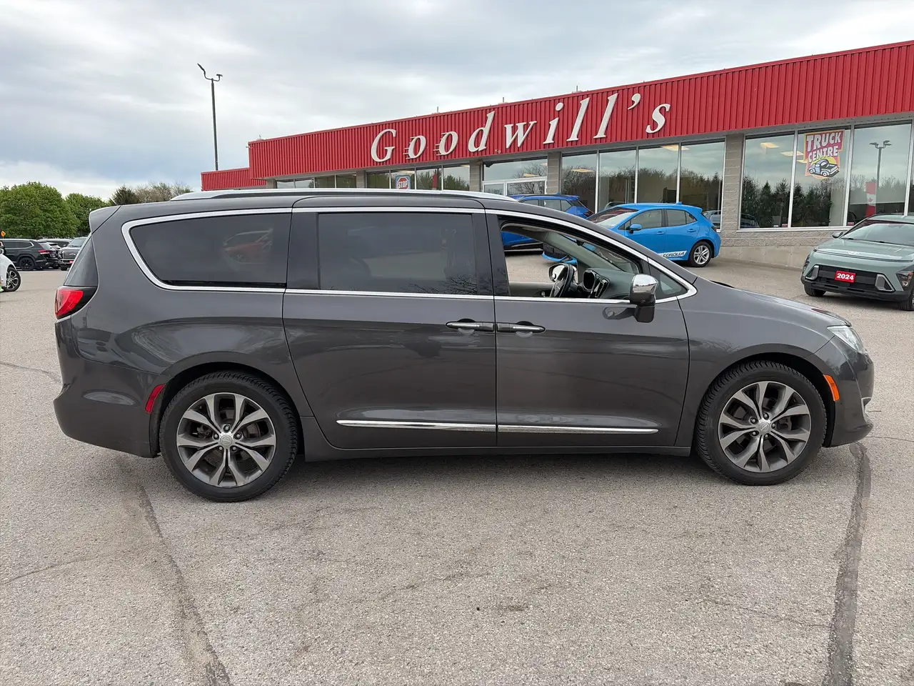 Chrysler Pacifica снимка Chrysler Pacifica