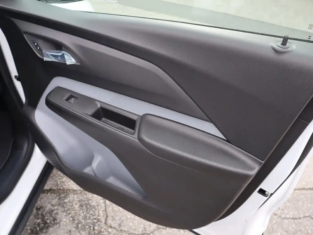 Chevrolet Bolt photo Chevrolet Bolt
