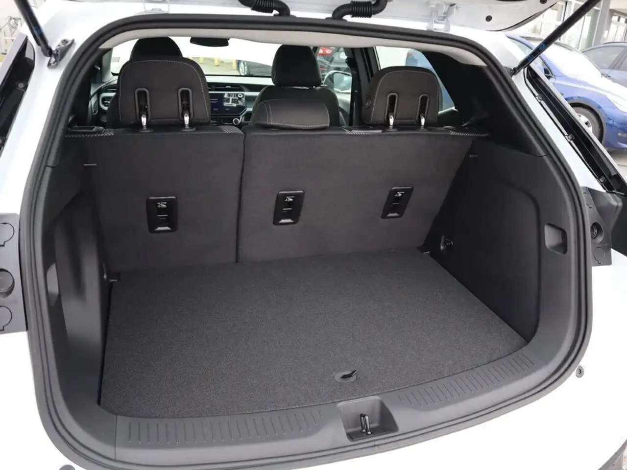Chevrolet Bolt photo Chevrolet Bolt