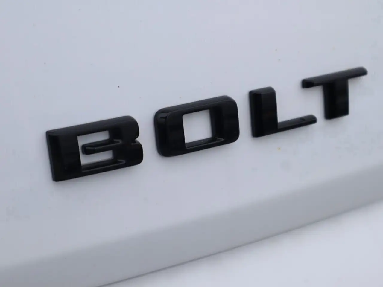 Chevrolet Bolt photo Chevrolet Bolt