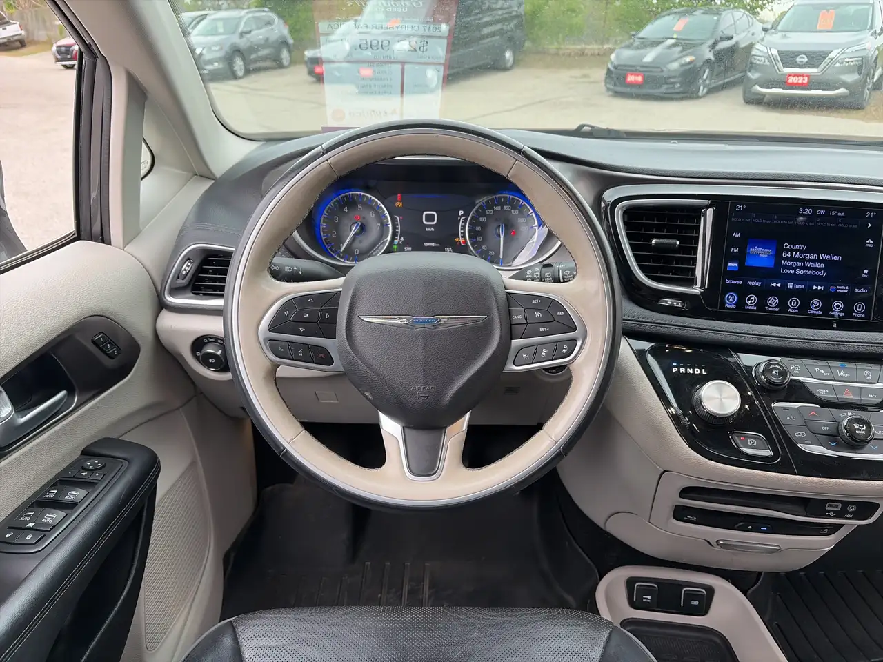Chrysler Pacifica снимка Chrysler Pacifica