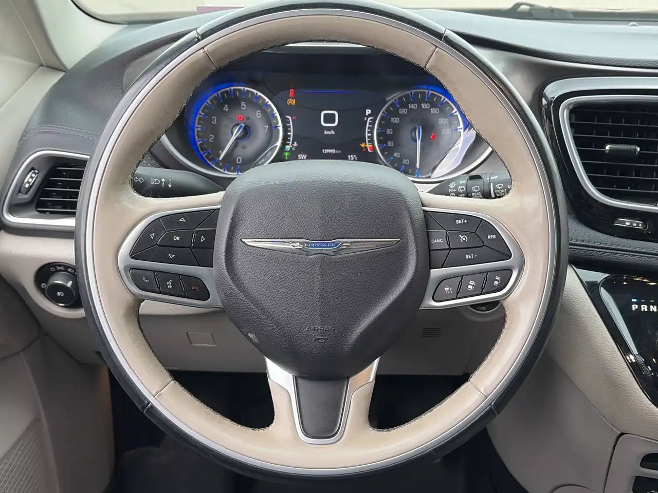 Chrysler Pacifica снимка Chrysler Pacifica