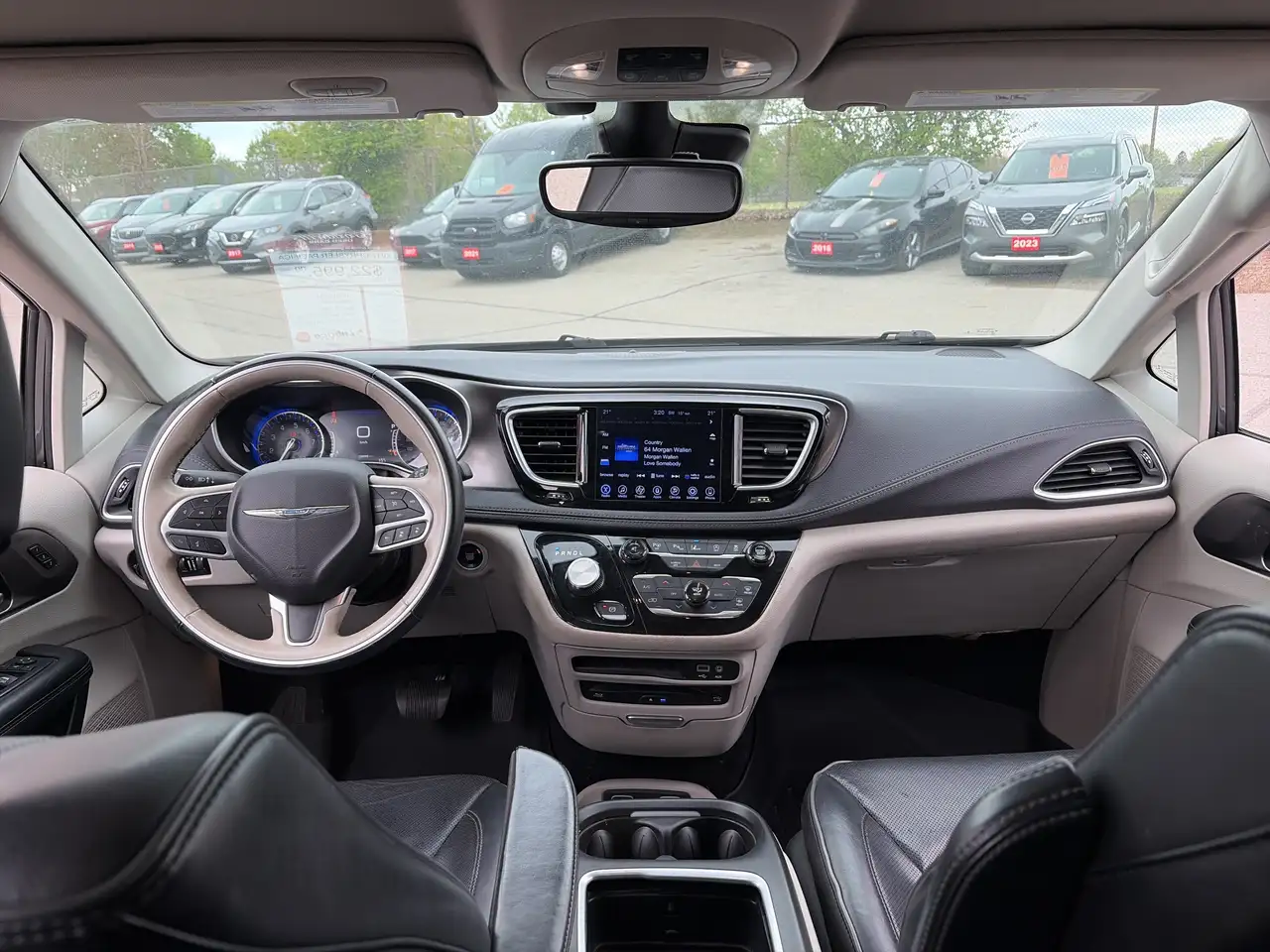 Chrysler Pacifica снимка Chrysler Pacifica