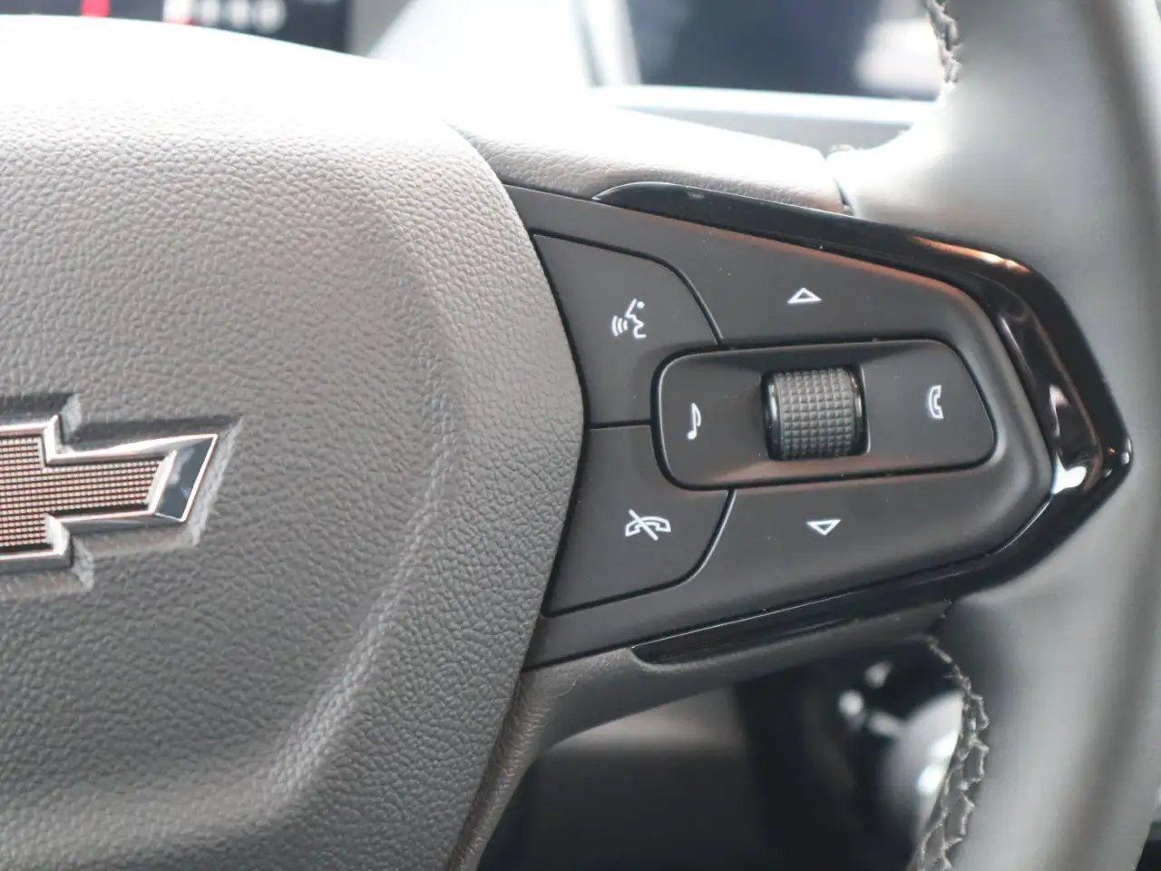 Chevrolet Bolt photo Chevrolet Bolt