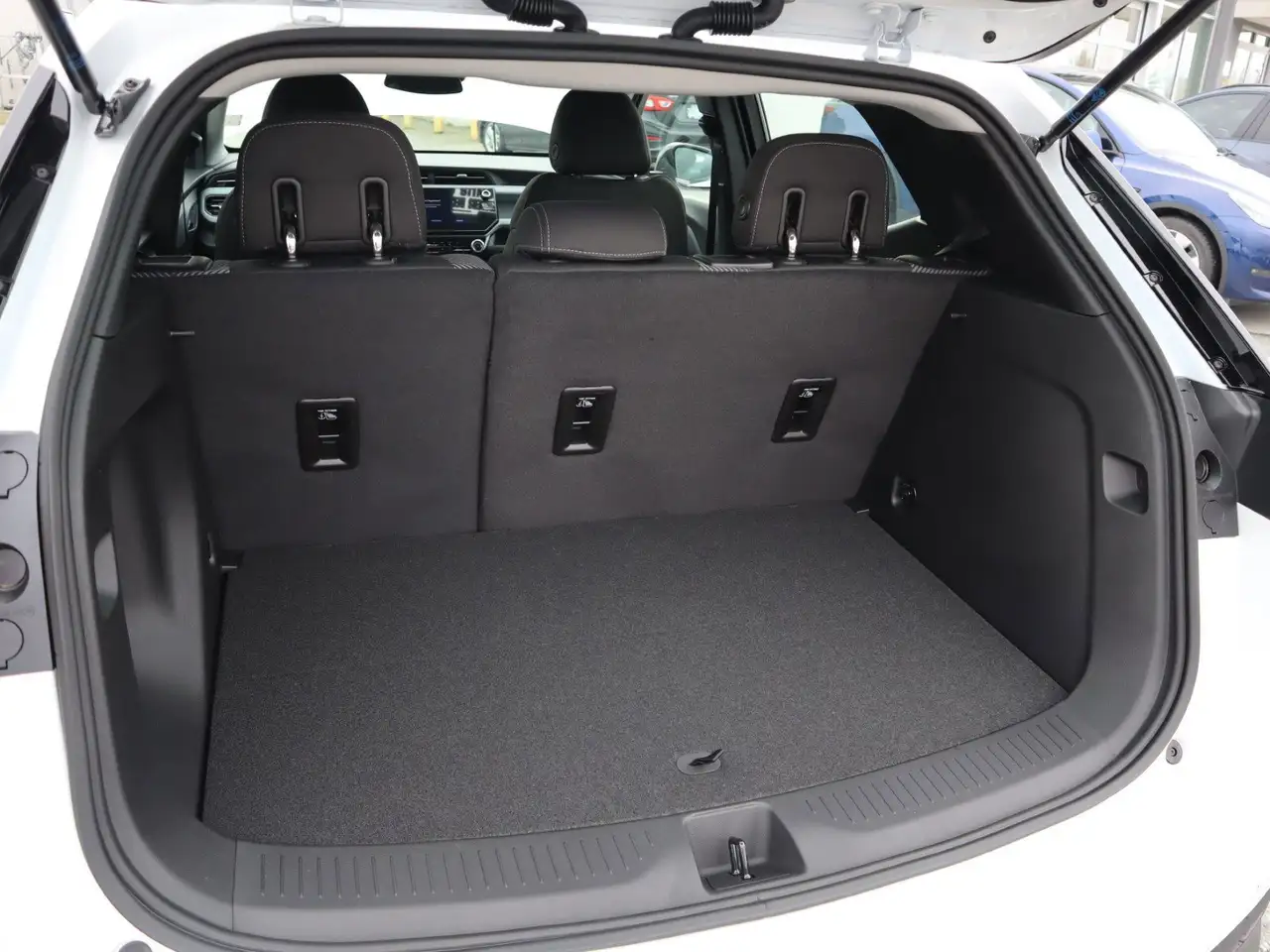 Chevrolet Bolt photo Chevrolet Bolt