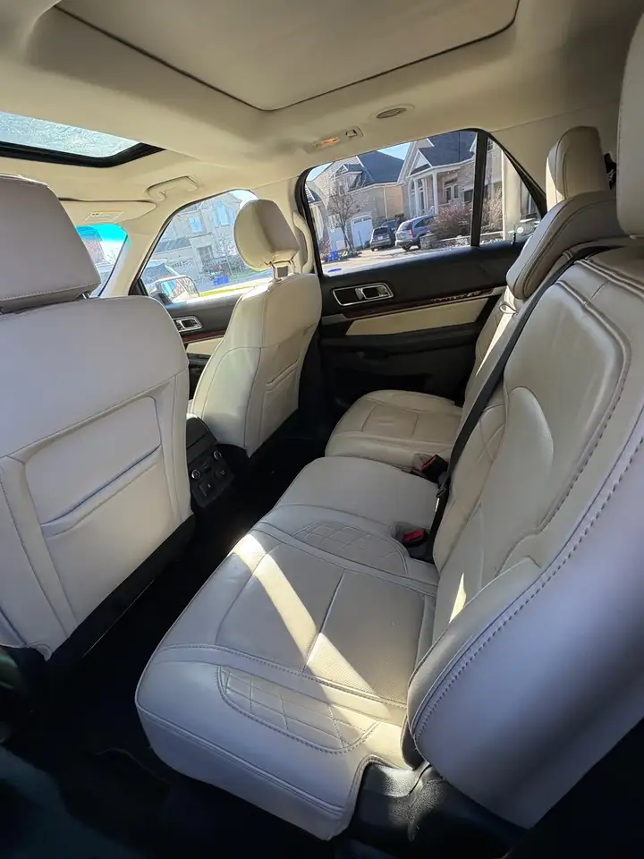 Ford Explorer photo Ford Explorer
